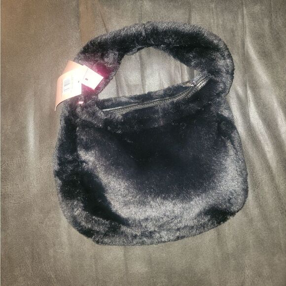 🆕️👜PARIS HILTON BLK FUR FOREVER FUR BAGUETTE  Shoulder Bag - Picture 6 of 8